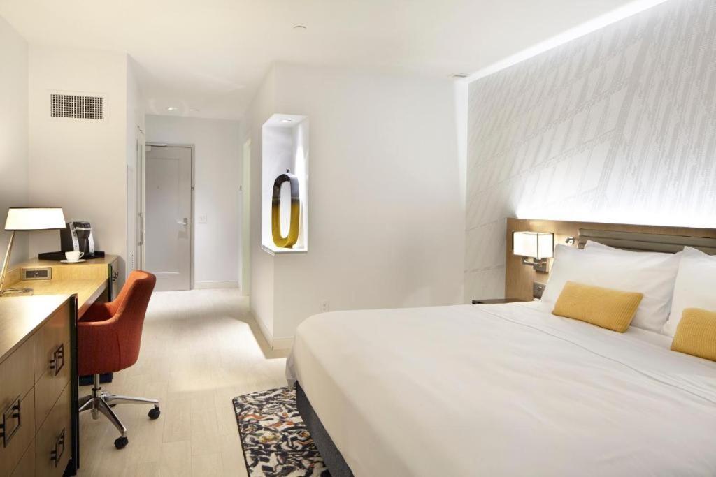 Deluxe Zimmer mit Kingsize-Bett – barrierefreie und rollstuhlgerechte Dusche, Nichtraucher