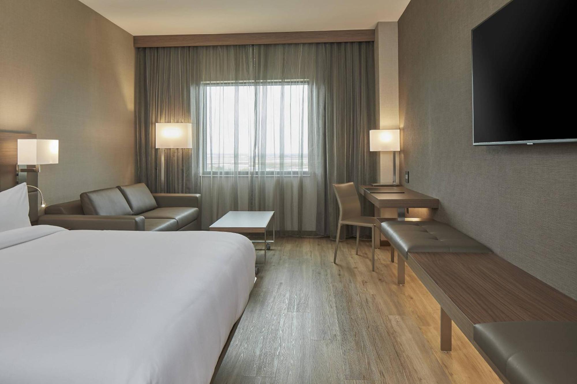Guest room, 1 King, Sofa bed,1643217101:JPEG